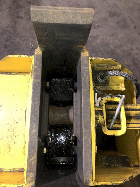 20,000 LB 10 TON BRADLEY MOTORIZED ROTAION COIL GRAB CLAW TYPE LIFT: STOCK #15816