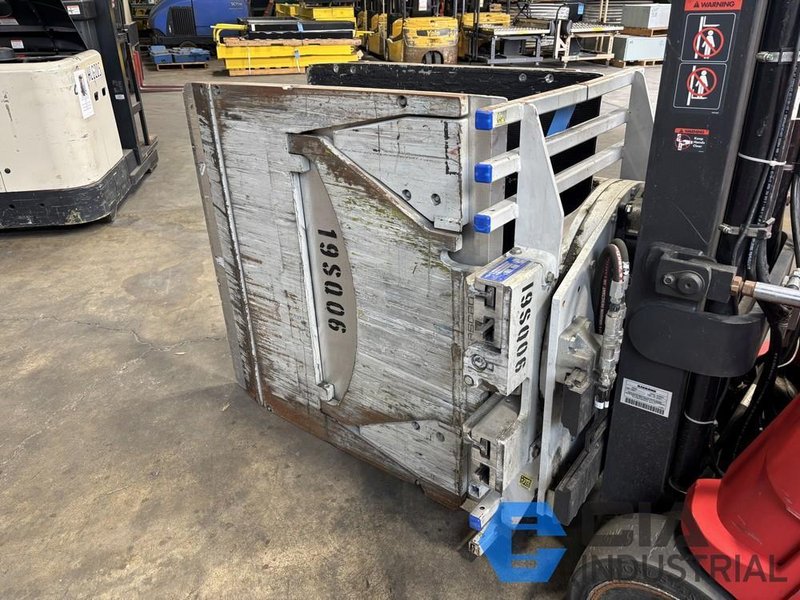 2019 - 2,500 LB. CASCADE MODEL 25D35065 ROTATING HYDRAULIC CARTON CLAMP ATTACHMENT