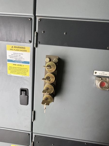 1600 Amp 2200v 700v 50ka Delta Wye Main Breaker