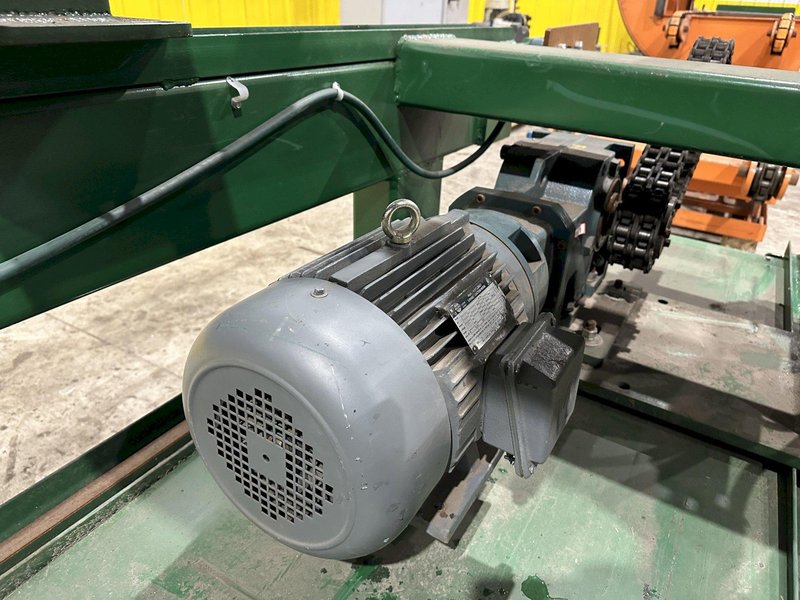 SWEED LOAD CLAMP &amp; TURNER / PACMAN FLIPPER SYSTEM WITH POWERED INFEED &amp; OUTFEED CONVEYORS: STOCK #22075