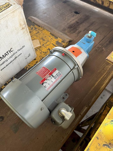 BRUDI HYDRAULIC PALLET CHANGER / LOAD TRANSFER STATION. STOCK # 0445925.