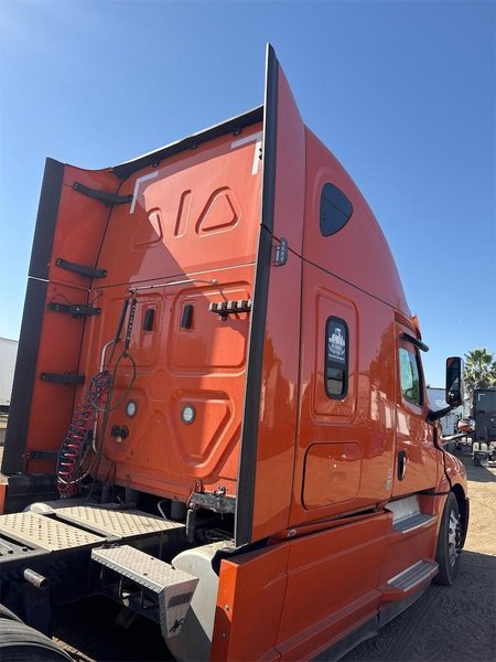 2021 Freightliner Cascadia 1FUJHHDR2MLMJ2180