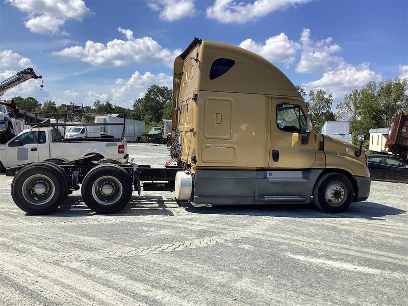2014 FREIGHTLINER CA12564SLP Cascadia -