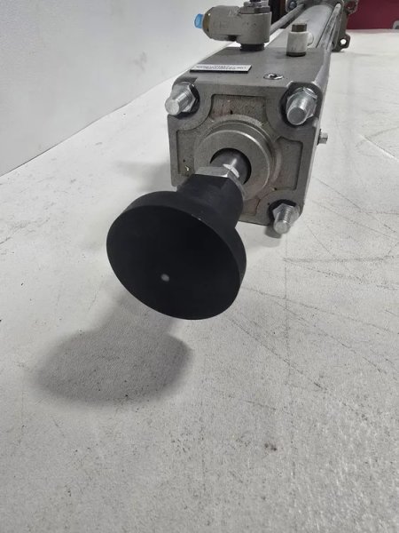 SMC CNA2B80TN-600-D DOUBLE ACTING SINGLE ROD CYLINDER W/LOCK USED