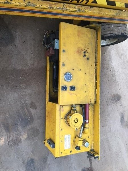 18' SKYJACK MAN LIFT STOCK #2957