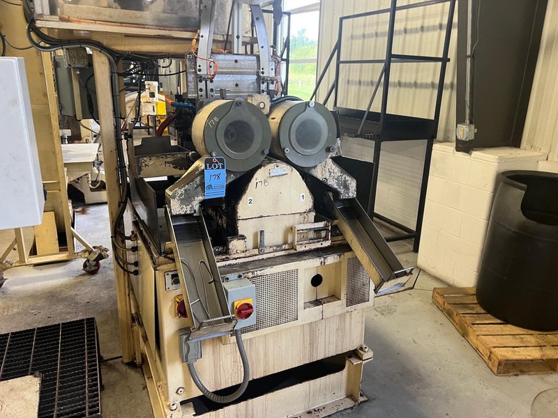 Nutap Model MAS-14V Twin Spindle High Speed Bent Shank Tapper