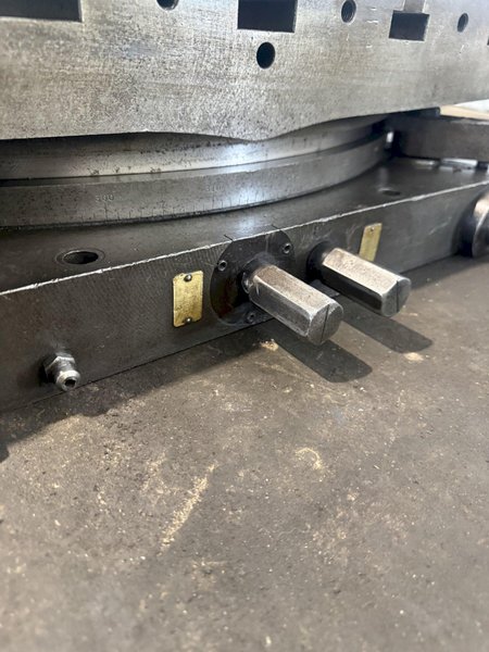 30" X 30" DEVLIEG MANUAL LIFT ROTARY TABLE. STOCK # 0220826