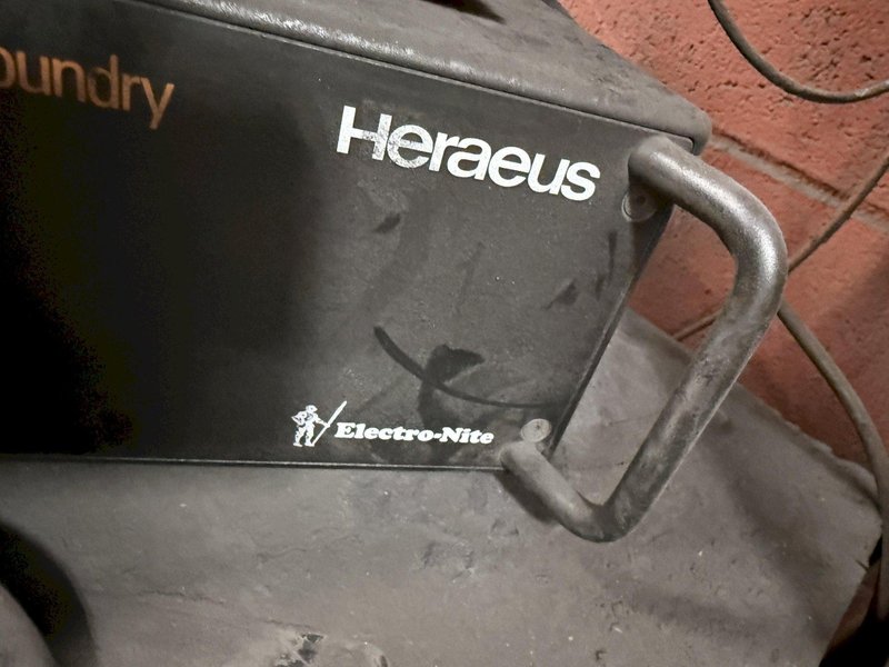 Heraeus iron base sensor lab with cup and monitor