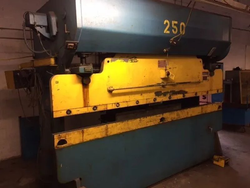 CHICAGO D&amp;K 90 TON MECH PRESS BRAKE, STOCK# 13498J