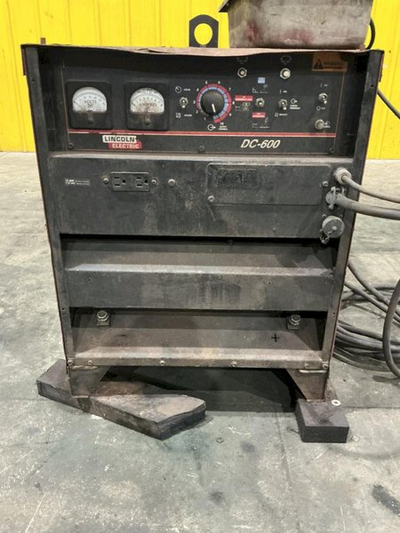 600 AMP LINCOLN MODEL DC-600 WELDER: YOBRO #26006