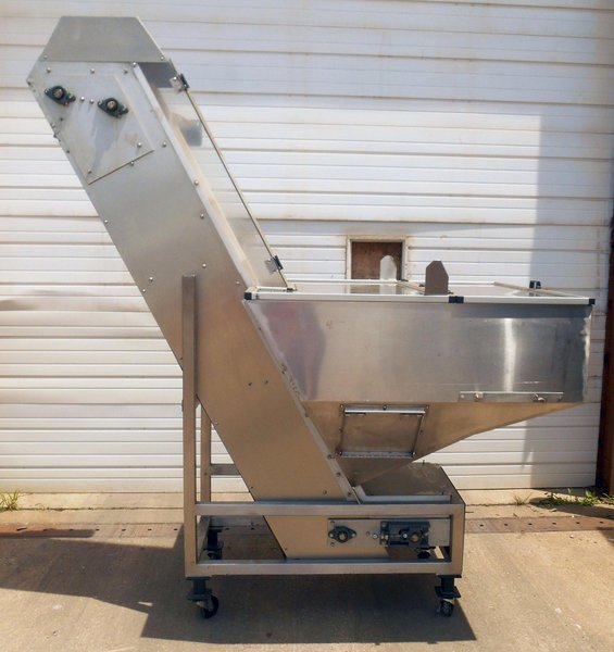 New England Machinery | S.S. Bottle Unscrambler w/ S.S Incline Conveyor