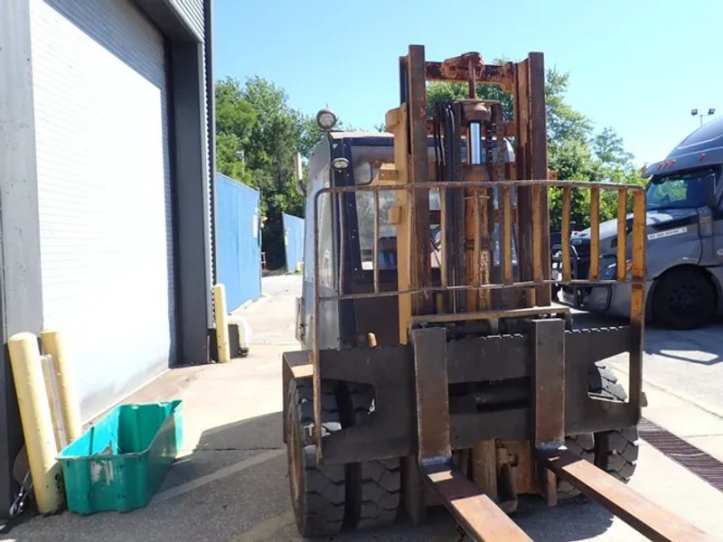 Caterpillar 8000 Lbs Forklift  - V8od