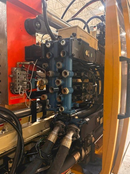 300 Ton 59 Oz Shot Husky RS70/60 Injection Molder, 1998