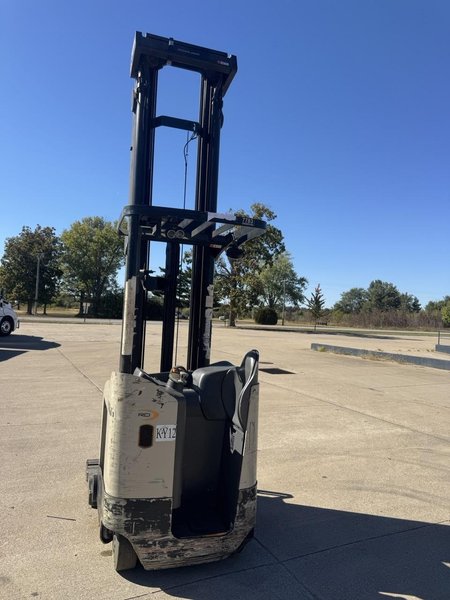 Crown RD5725-32 Electric Double Deep Reach Truck Forklift, 2022 – 3,200 LB Capacity, 36V Stand-Up Narrow Aisle (9)