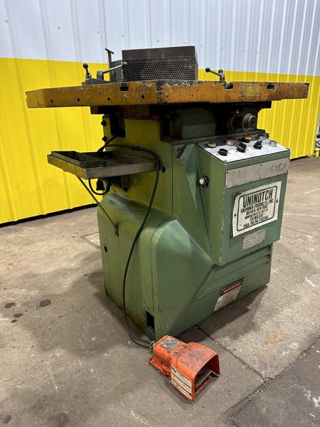 9" x 9" x 3/16" COMACA HYDRAUIC CORNER NOTCHER 6239: STOCK #19040