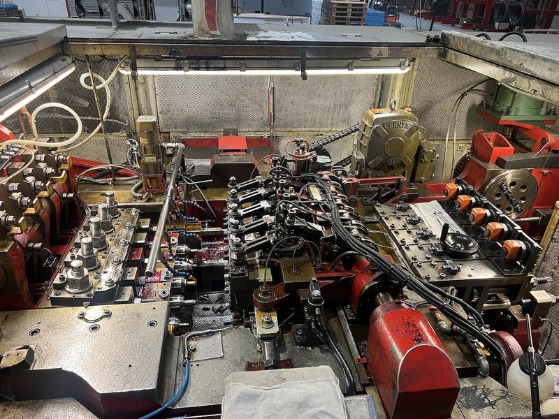 Chun-Zu Model CBP-165S Five Die Bolt Former