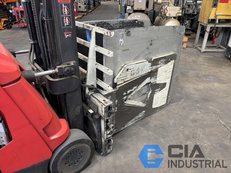 2,500 LB. CASCADE MODEL 25D-CCB-160 HYDRAULIC CARTON CLAMP ATTACHMENT