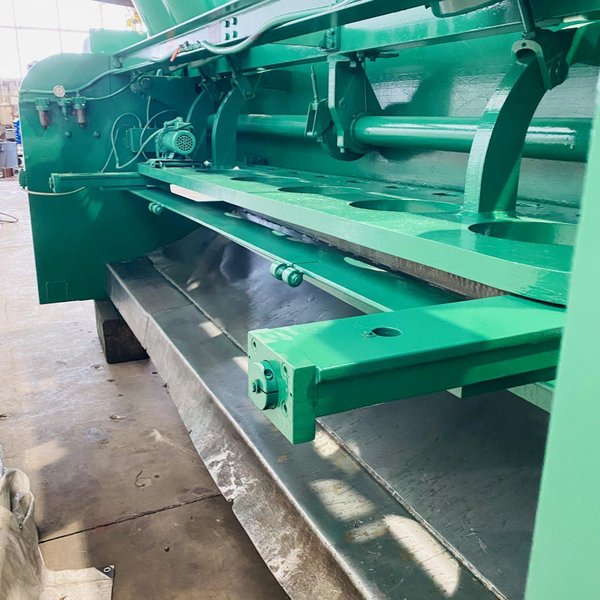 Cincinnati 2514 14' X 1/4" Mechanical Power Squaring Shear