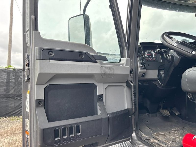 2024 Mack AN64T70 1M1AN4GY9RM040365