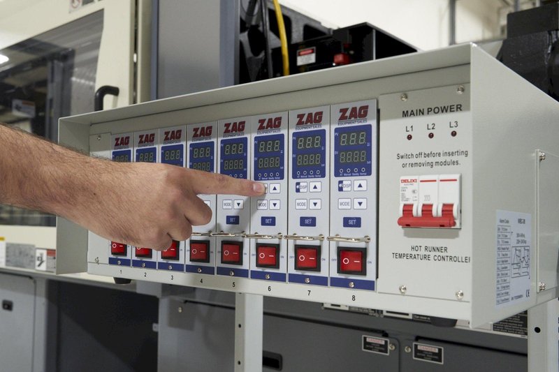 ZAG Equipment New TempEase HRCII-08 Hot Runner Controller, 8 zone, 240V