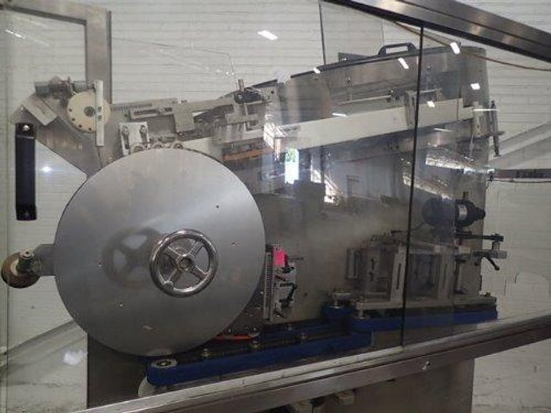 New England Machinery | S.S. Bottle Unscrambler w/ S.S Incline Conveyor