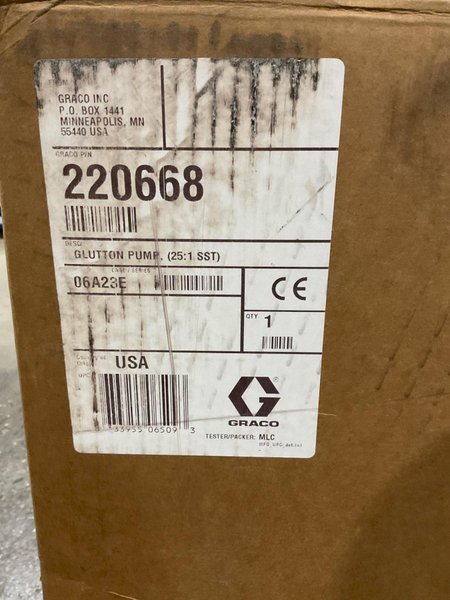 GRACO  25:1 BELLOWS PUMP, SST, UHMWPE SEALS 220668 NIB