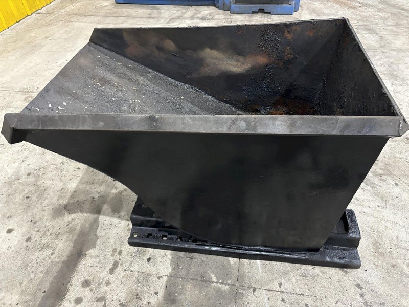 1/2 CU. YARD x 4,000 LBS CAPACITY APEX SELF DUMPING BIN HOPPER: STOCK #21816