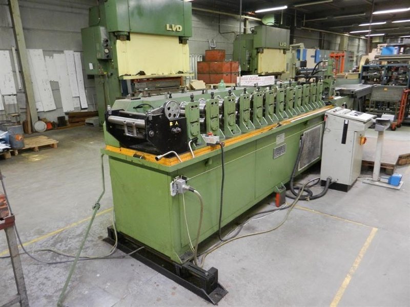 Dimeco decoil./ straight - LVD punchpress + rollforming