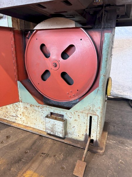 26" DOALL V-26 VERTICAL BANDSAW. STOCK #1000125