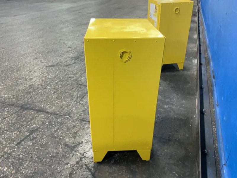 Eagle 12 Gallons Flammable Liquid Storage Cabinet - 1925legs