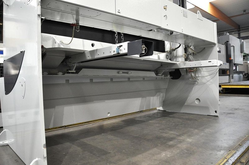 LVD - MVSC 3100 x 6 mm CNC