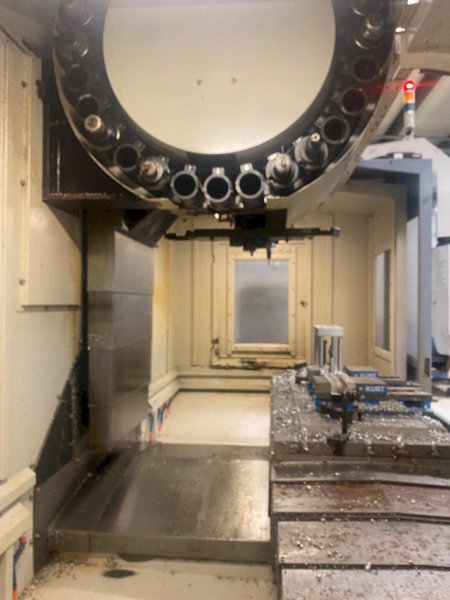 Akira Seiki Performa HV5.5A VMC, 2015 – Chip Conveyor, Mi645 Control