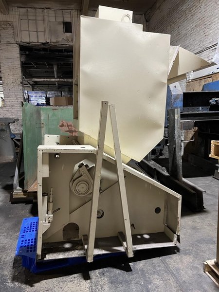 100 HP Cumberland Grinder with Conveyor