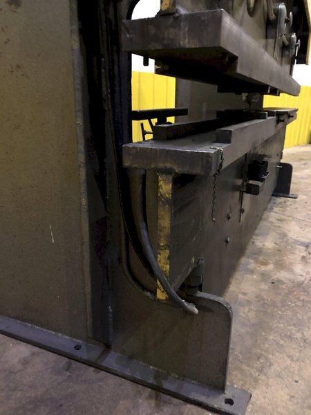 30 TON X 10' HTC MODEL #830GS HYDRAULIC PRESS FLANGED BED PUNCH BRAKE: STOCK 16953
