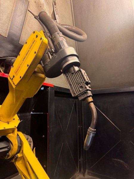 Lincoln Electric eCell Dual‑Zone Robotic MIG Weld Cell – Fanuc ArcMate Robot, Power Wave MIG, Fume Extraction (Approx. 2007)