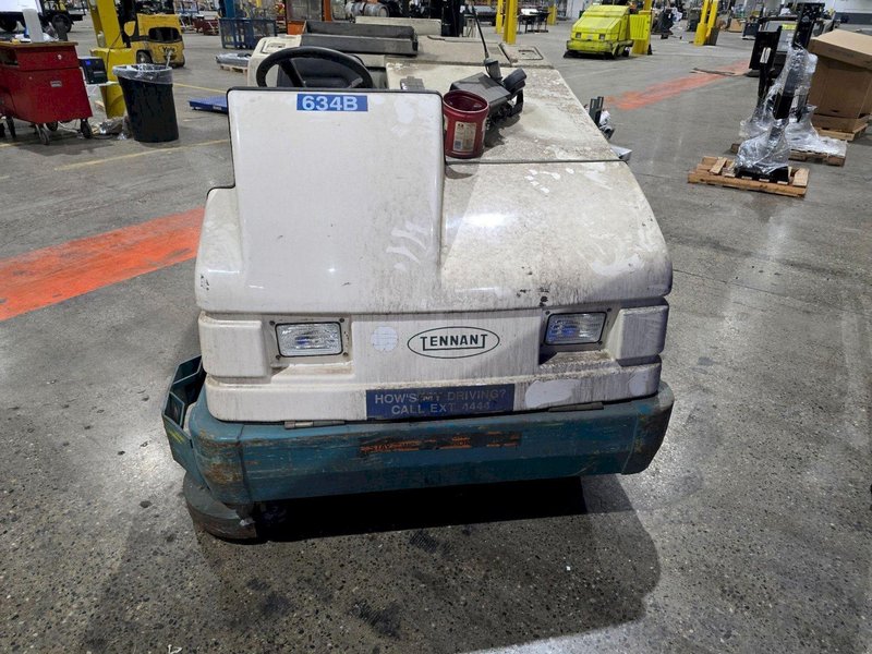 TENNANT 7400 LP FLOOR SCRUBBER USED NEEDS NEW BATTERY
