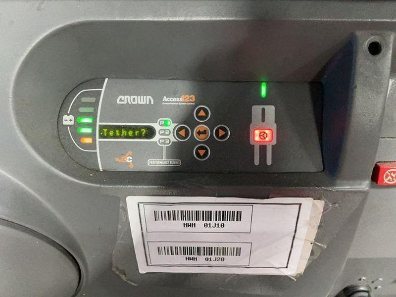 Crown 3000 Lbs Electric Order Picker - Sp3520-30