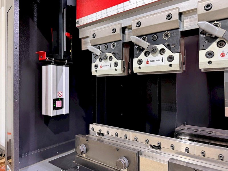 Amada HG 2204 243 Ton x 14' Bed Hydraulic Press Brake