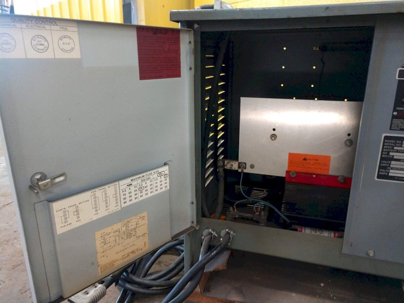 24 VOLT DC PRECISION ELECTRIC BATTERY CHARGER: STOCK 11926