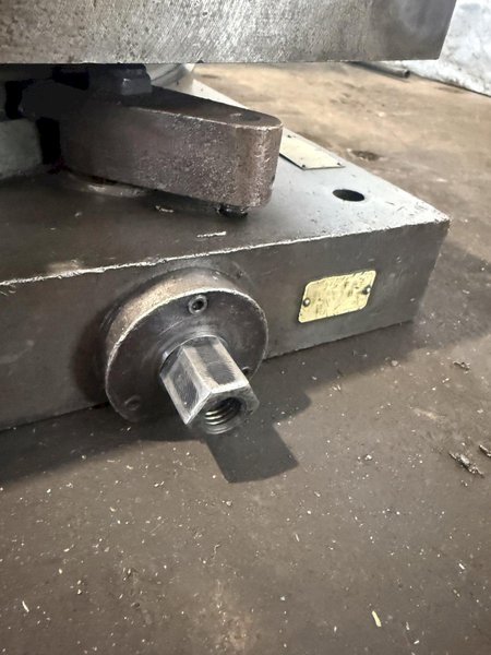 30" X 30" DEVLIEG MANUAL LIFT ROTARY TABLE. STOCK # 0220826