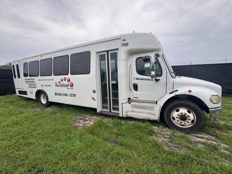 Freightliner M2 106 Shuttle Bus, 2009 – Commercial Shuttle Bus
