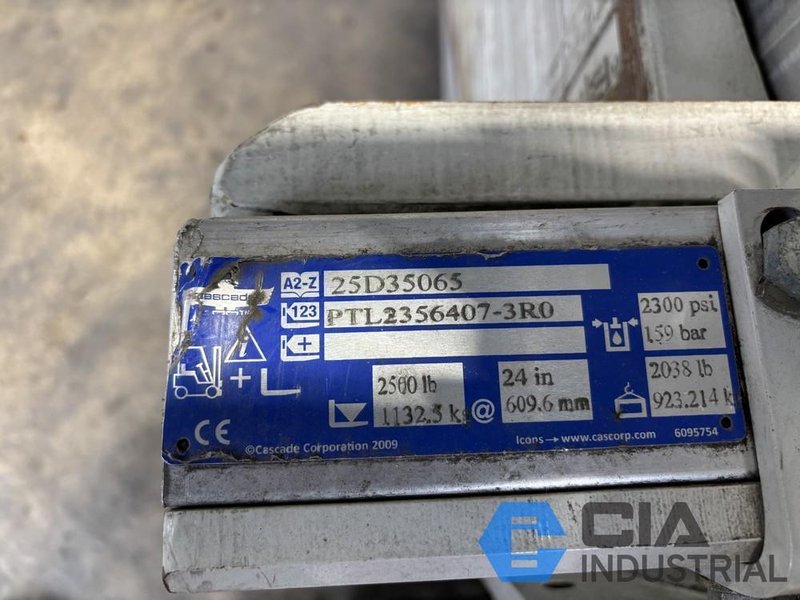 2018 - 2,500 LB. CASCADE MODEL 25D35065 ROTATING HYDRAULIC CARTON CLAMP ATTACHMENT