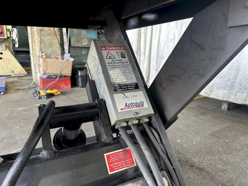 2500 LBS AUTOQUIP HYDRAULIC SCISSOR LIFT TABLE: STOCK #77708