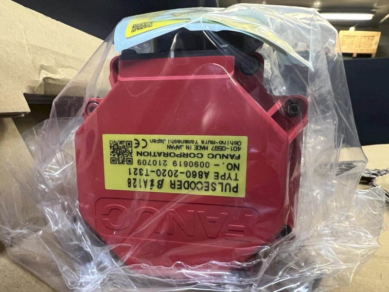 New Fanuc A06B-0063-B103#0100 CNC Servo Motor A860-2020-T321 Encoder Alpha BiS4/4000