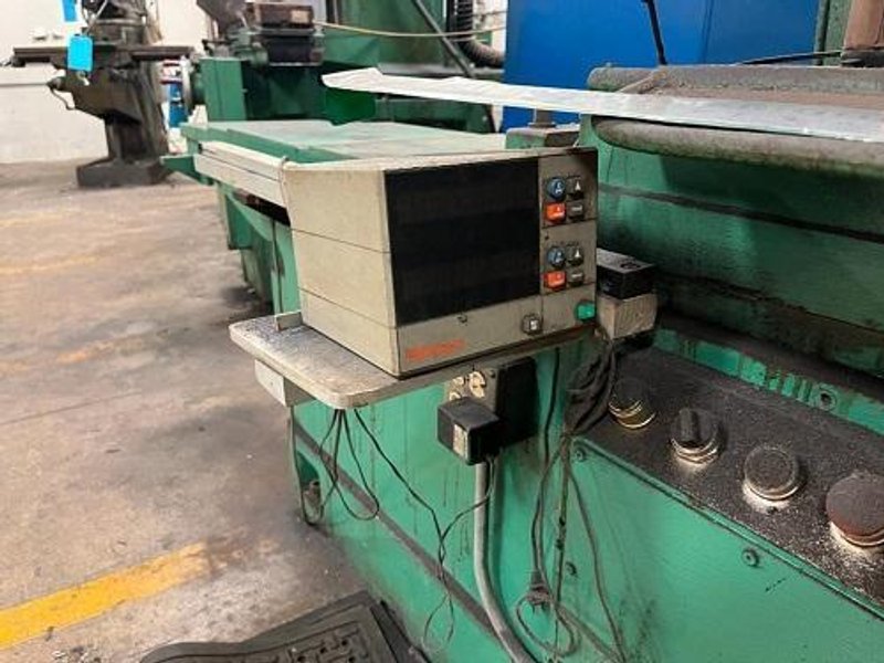 18" X 48" CINCINNATI UNIVERSAL CYLINDRICAL GRINDER W/ SWING DOWN I.D. GRINDING ATTACHMENT W/ SPINDLE
