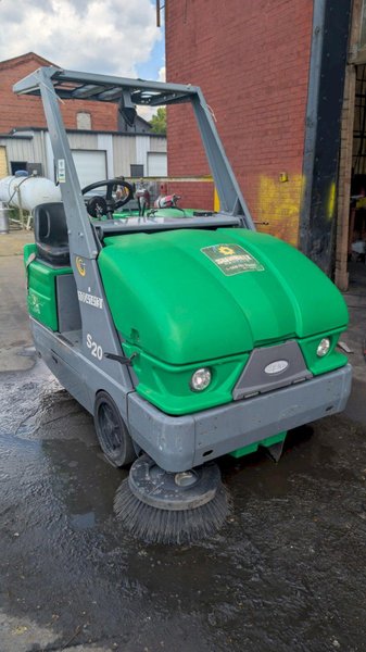 50" MODEL S20 TENNANT FLOOR SWEEPER STOCK# 4132