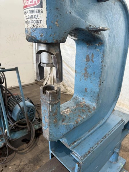 70 TON WHITNEY C-FRAME HYDRAULIC WEB PUNCH WITH POWER UNIT: STOCK #23389