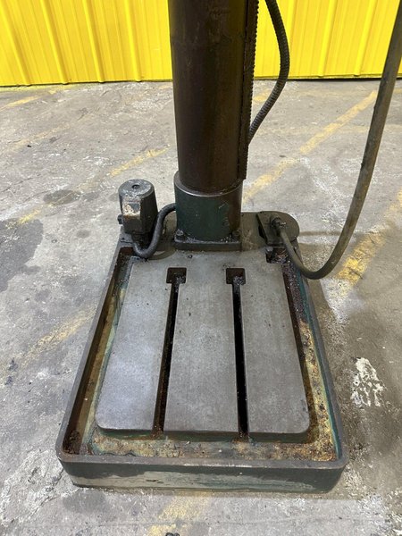 27" GRIZZLY MODEL #G0756 HEAVY DUTY DRILLING &amp; TAPPING SINGLE SPINDLE DRILL:: STOCK 16885