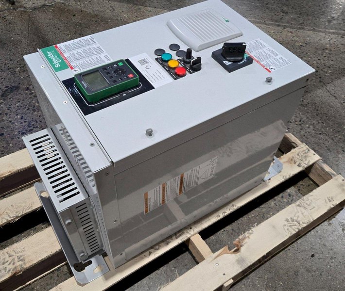 SCHNEIDER ELECTRIC ATV660D11T4N2AAWABN 15 HP VARIABLE SPEED AC DRIVE USED