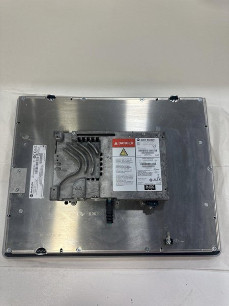 ALLEN BRADLEY 2711P-T15D4C8 / A Panel View Plus 1500 USED